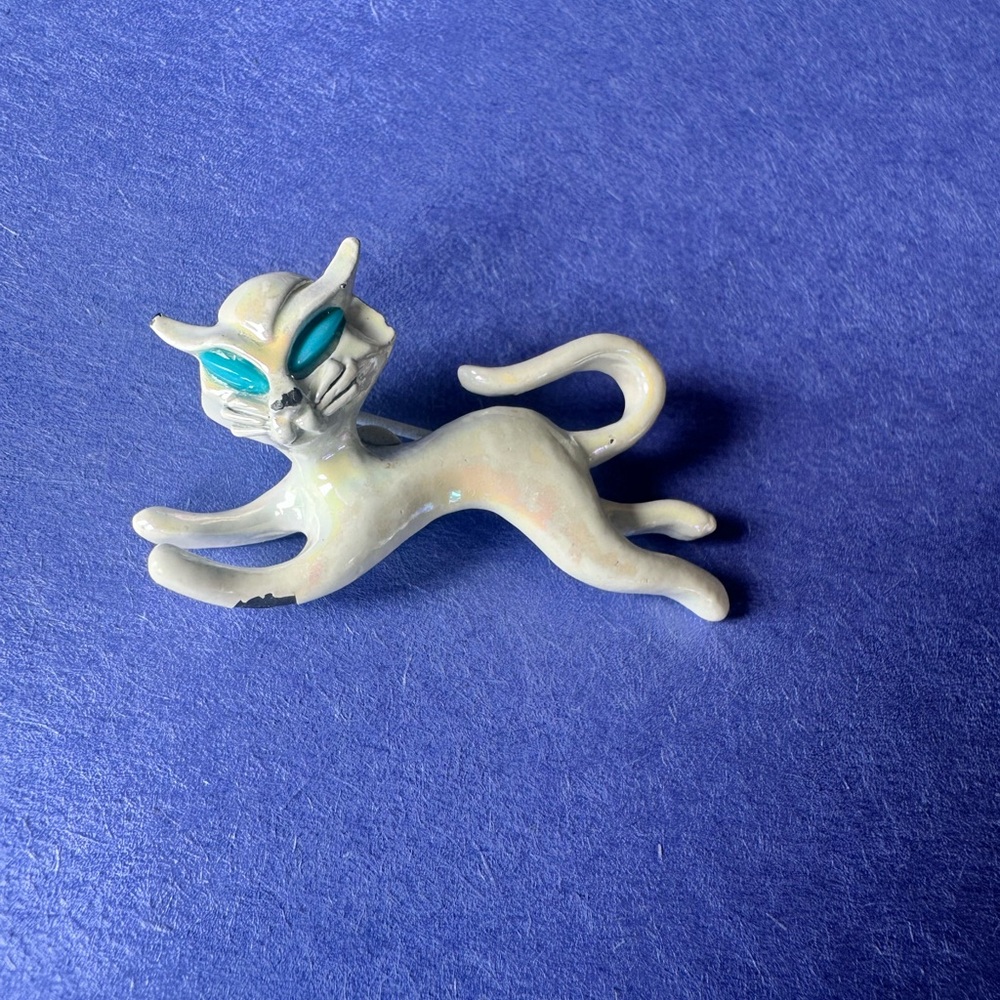 Iridescent cat brooch